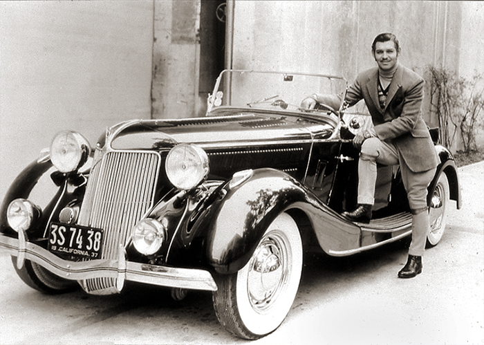 Gable with his Ford Lincoln Zephyr 1937